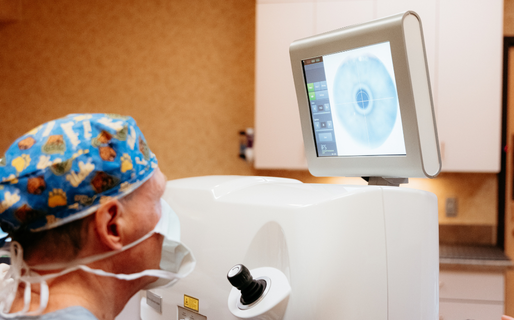 femtosecond laser-assisted cataract surgery (FLACS)